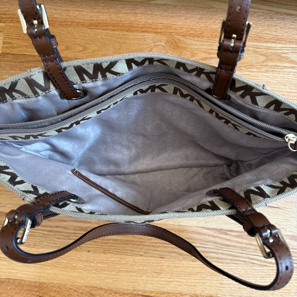 Michael Kors Tote Bag Great Condition - Picture 10 of 13